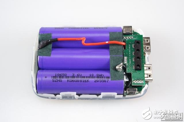 犬年呆萌來襲，摩米士秋田犬MOMAX IP61 9000mAh移動電源開箱拆解