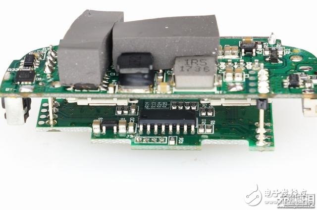 犬年呆萌來襲，摩米士秋田犬MOMAX IP61 9000mAh移動電源開箱拆解