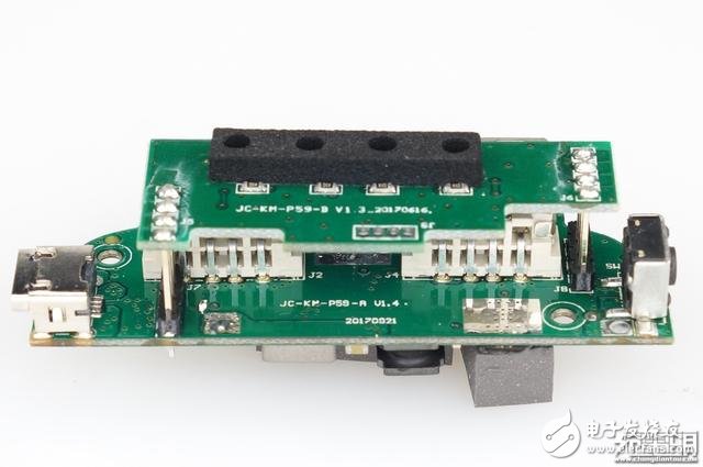 犬年呆萌來襲，摩米士秋田犬MOMAX IP61 9000mAh移動電源開箱拆解