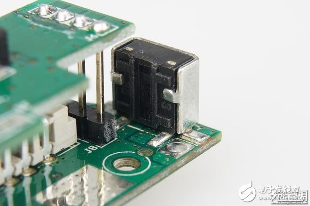 犬年呆萌來襲，摩米士秋田犬MOMAX IP61 9000mAh移動電源開箱拆解