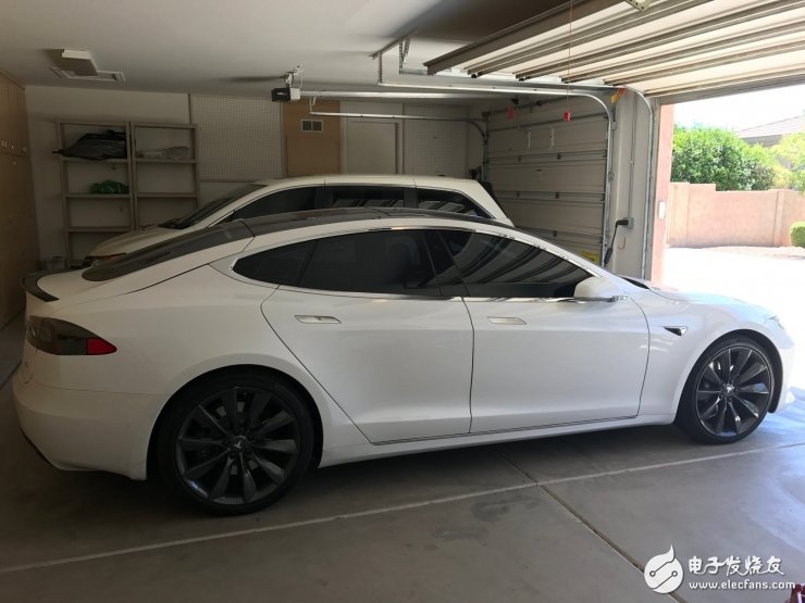 特斯拉Autopilot2.0計(jì)算單元全拆解，英偉達(dá)PX 2到底長(zhǎng)什么樣？