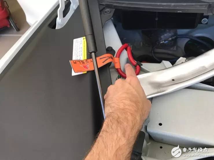 特斯拉Autopilot2.0計(jì)算單元全拆解，英偉達(dá)PX 2到底長(zhǎng)什么樣？