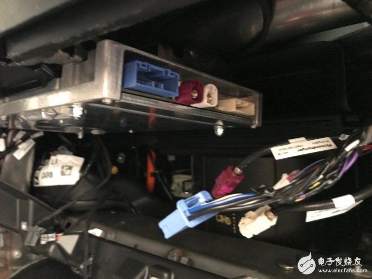 特斯拉Autopilot2.0計(jì)算單元全拆解，英偉達(dá)PX 2到底長(zhǎng)什么樣？