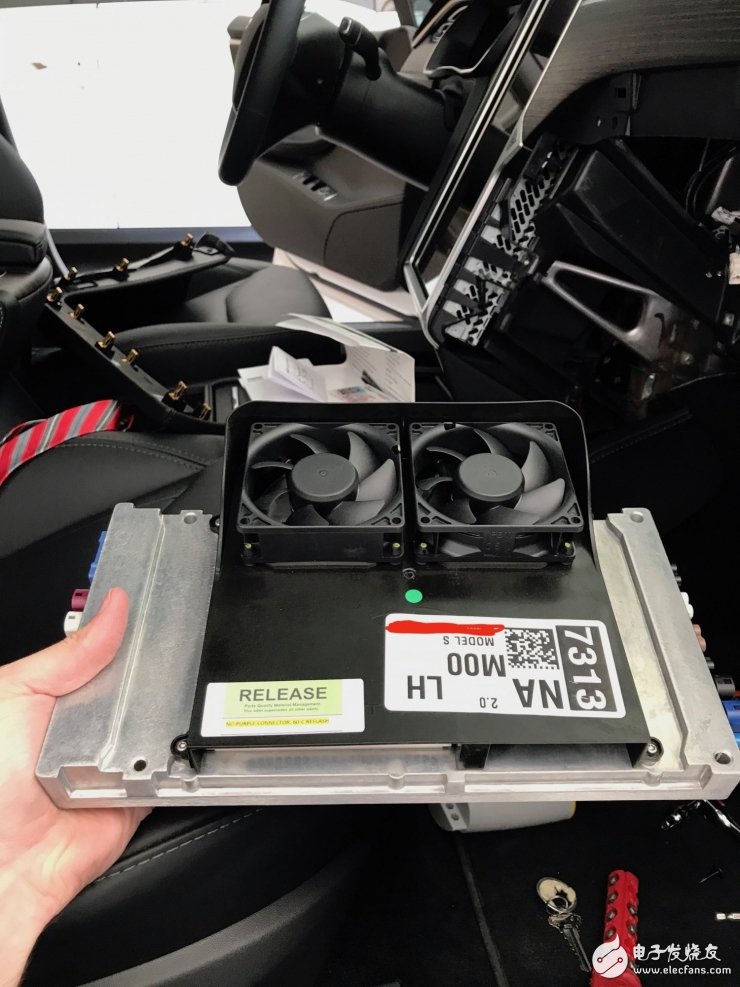 特斯拉Autopilot2.0計(jì)算單元全拆解，英偉達(dá)PX 2到底長(zhǎng)什么樣？